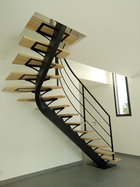 Escaliers métalliques sur mesure : Inspirations et réalisations à Nantes, Vertou et Saint-Sébastien-sur-Loire